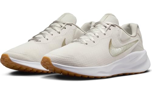 NIKE Women's Revolution 7 Sneaker