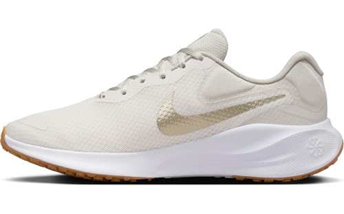 NIKE Women's Revolution 7 Sneaker