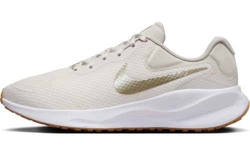 NIKE Women's Revolution 7 Sneaker