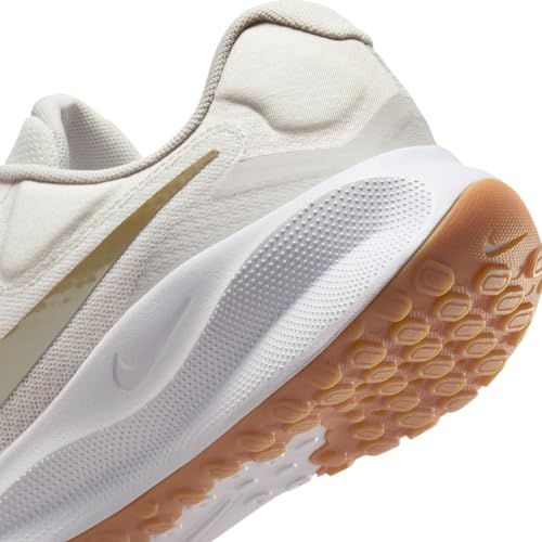 NIKE Women's Revolution 7 Sneaker