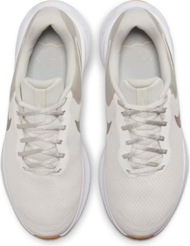 NIKE Women's Revolution 7 Sneaker