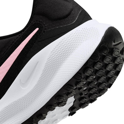 NIKE Women's Revolution 7 Sneaker